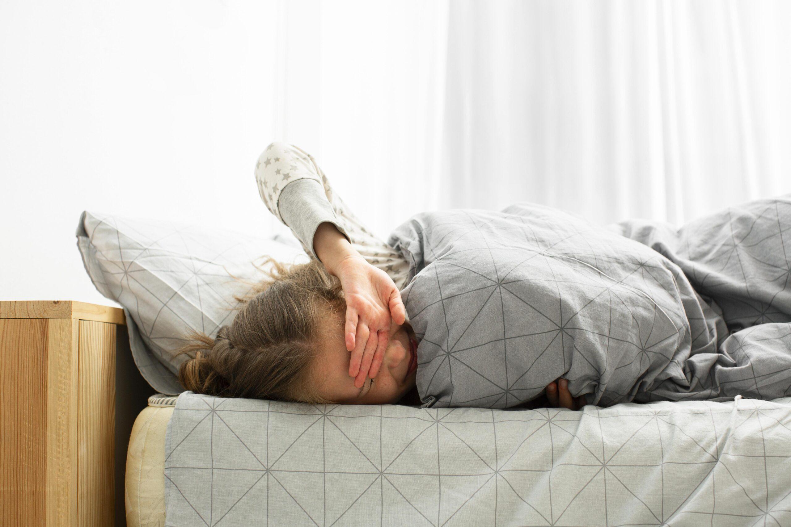 Deitar e acordar tarde pode aumentar o risco de obesidade na infância